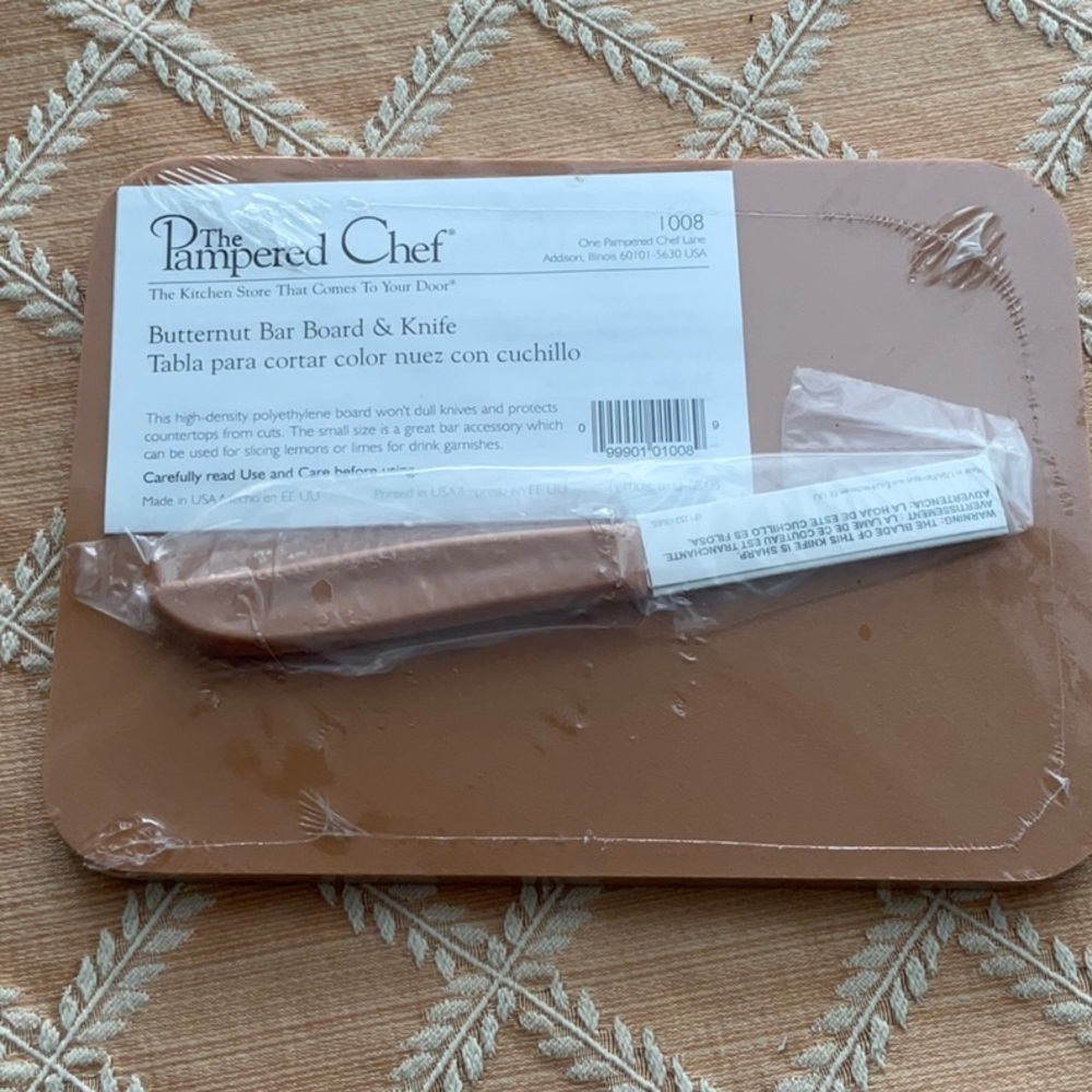 Pampered Chef Butternut Bread Knife with Brown Handle